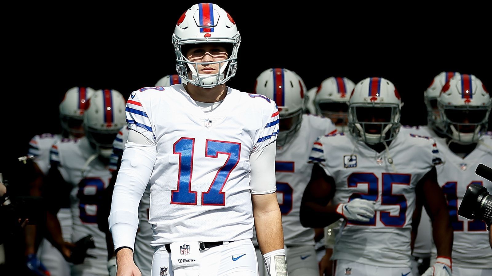 
                <strong>Buffalo Bills</strong><br>
                2017 schafften es die Bills nach einer halben Ewigkeit wieder zurück in die Playoffs. In diesem Jahr sind sie von diesem Ziel weit entfernt. Rookie-Quarterback Josh Allen zeigt zumindest phasenweise gute Ansätze.
              