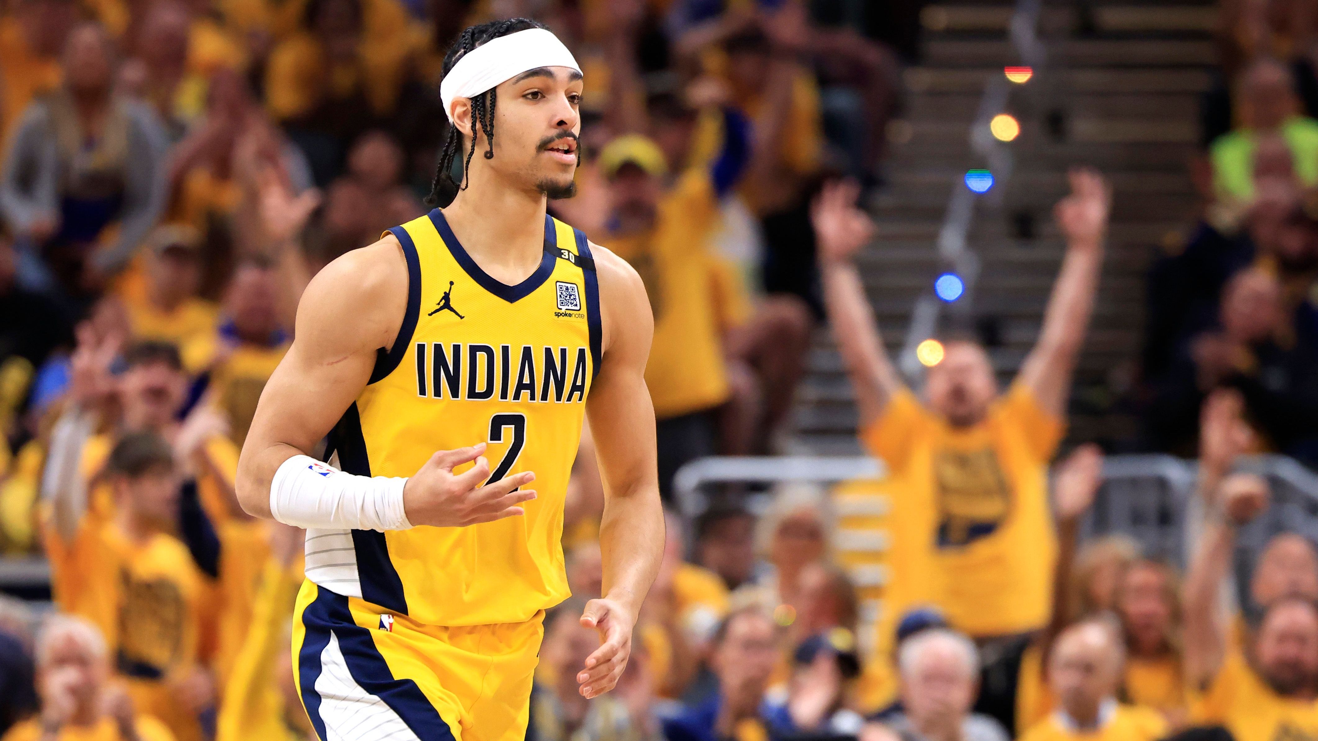 <strong>Platz 6 - Beste Verträge: Andrew Nembhard (Indiana Pacers)</strong><br><em>Gehalt kommende Saison: 2.019.699 Dollar</em><br>Nembhard ist ein wahrer Glücksgriff Indianas. In dieser Saison steigerte er seinen Output enorm. Gerade in den letzten beiden Spielen der Playoffs - in denen Haliburton verletzt fehlte - zeigte es der kleine Guard seinen Kritikern. 24 und 32 erzielte er gegen Boston, wobei die 32 Punkte sein Karrierebestwert an Punkten war. Der Guard ist ein essenzielles Puzzlestück des jungen Pacers-Kaders.