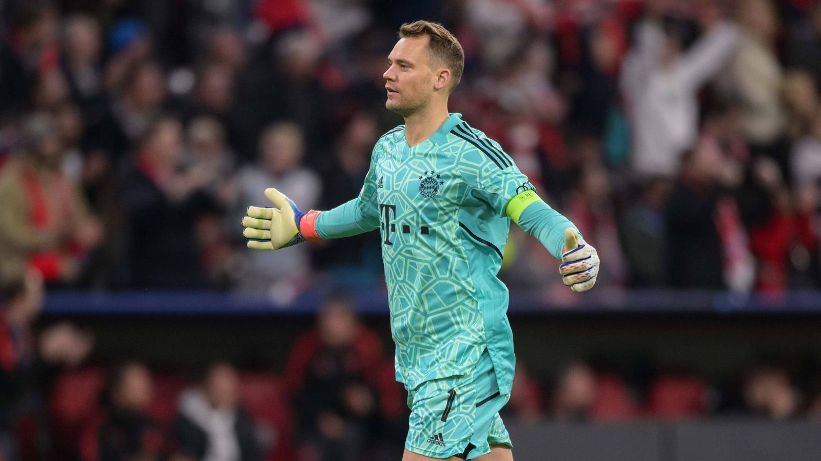 
                <strong>Manuel Neuer</strong><br>
                Verlebt einen sehr, sehr, sehr, sehr ruhigen Abend. Ist zur Stelle, wenn sich tatsächlich mal ein Ball auf sein Tor verirrt. ran-Note: 2
              