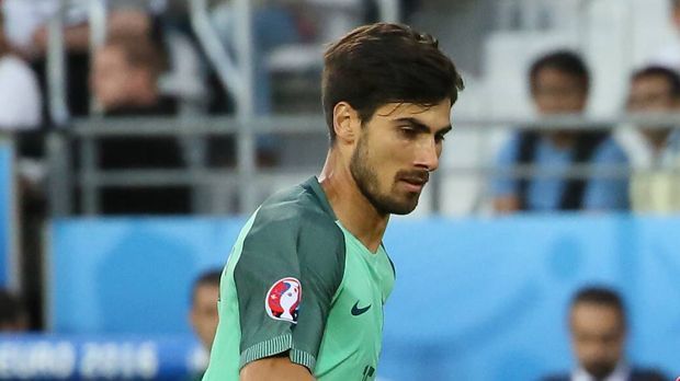 
                <strong>Andre Gomes</strong><br>
                Andre Gomes: War nach vorne aber kaum zu sehen. Die wenigen Angriffe liefen selten über ihn, sondern meist über Joao Mario. Musste in der 50. Minute für Renato Sanches raus – führte keinen einzigen Zweikampf. ran-Note: 5
              