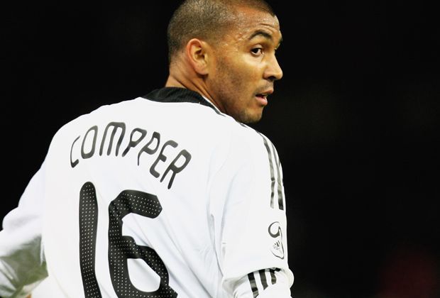 
                <strong>Marvin Compper (19.11.2008)</strong><br>
                Mit dem Aufstieg von 1899 Hoffenheim begann auch der Aufstieg des Marvin Compper. Der Abwehrspieler spielte sich in den Fokus von Joachim Löw und stand für die DFB-Elf ein Mal gegen England auf dem Platz. Ist derzeit Stammspieler beim AC Florenz. 
              