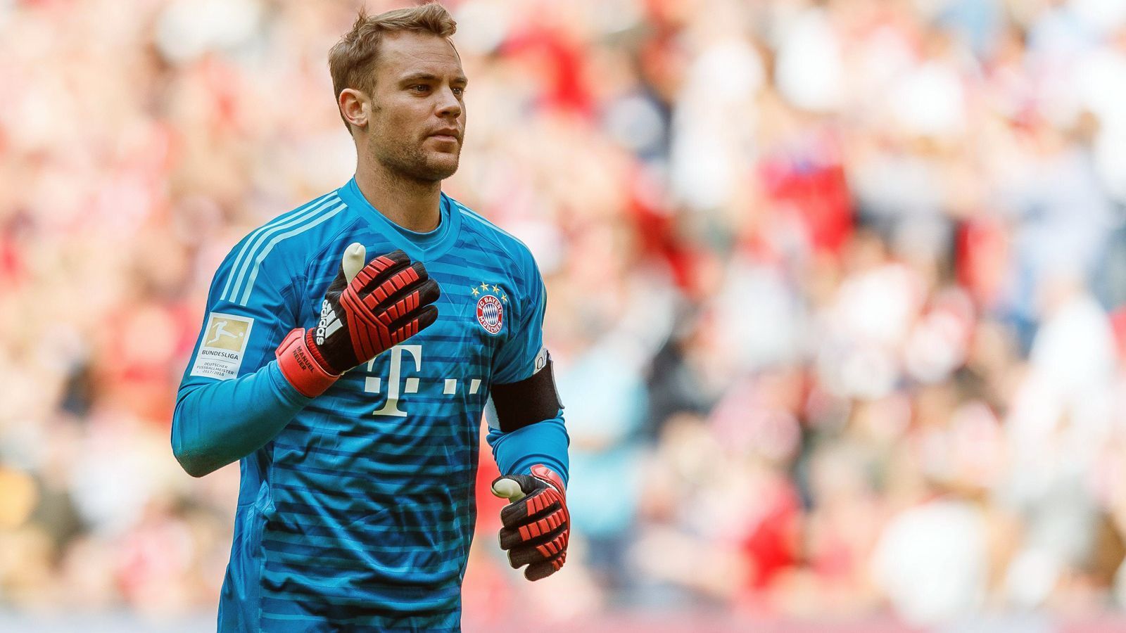 
                <strong>Jubiläumssieg für Bayerns Neuer</strong><br>
                Durch den 3:1-Sieg des FC Bayern München gegen Bayer Leverkusen konnte sich Nationalkeeper Manuel Neuer einmal mehr in die Bundesliga-Geschichtsbücher eintragen. Der Schlussmann feierte seinen 150. Bundesliga-Sieg im Trikot des Rekordmeisters. Dafür benötigte der 32-Jährige lediglich 193 Bundesliga-Spiele für den FCB und erreichte somit diese magische Marke von 150 Siegen schneller als jeder andere Bayern-Akteur vor ihm. (Quelle: optafranz/twitter)
              