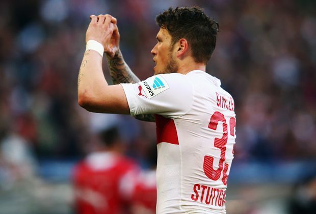 
                <strong>Daniel Ginczek (VfB Stuttgart)</strong><br>
                Auch von Werners Teamkollege beim VfB, Daniel Ginczek, soll Thomas Tuchel ein großer Fan sein. Der Ex-Dortmunder spielt für die Schwaben im Abstiegskampf eine wichtige Rolle und könnte den Verein beim Gang in die zweite Liga wohl verlassen. (Quelle: Sport Bild)
              