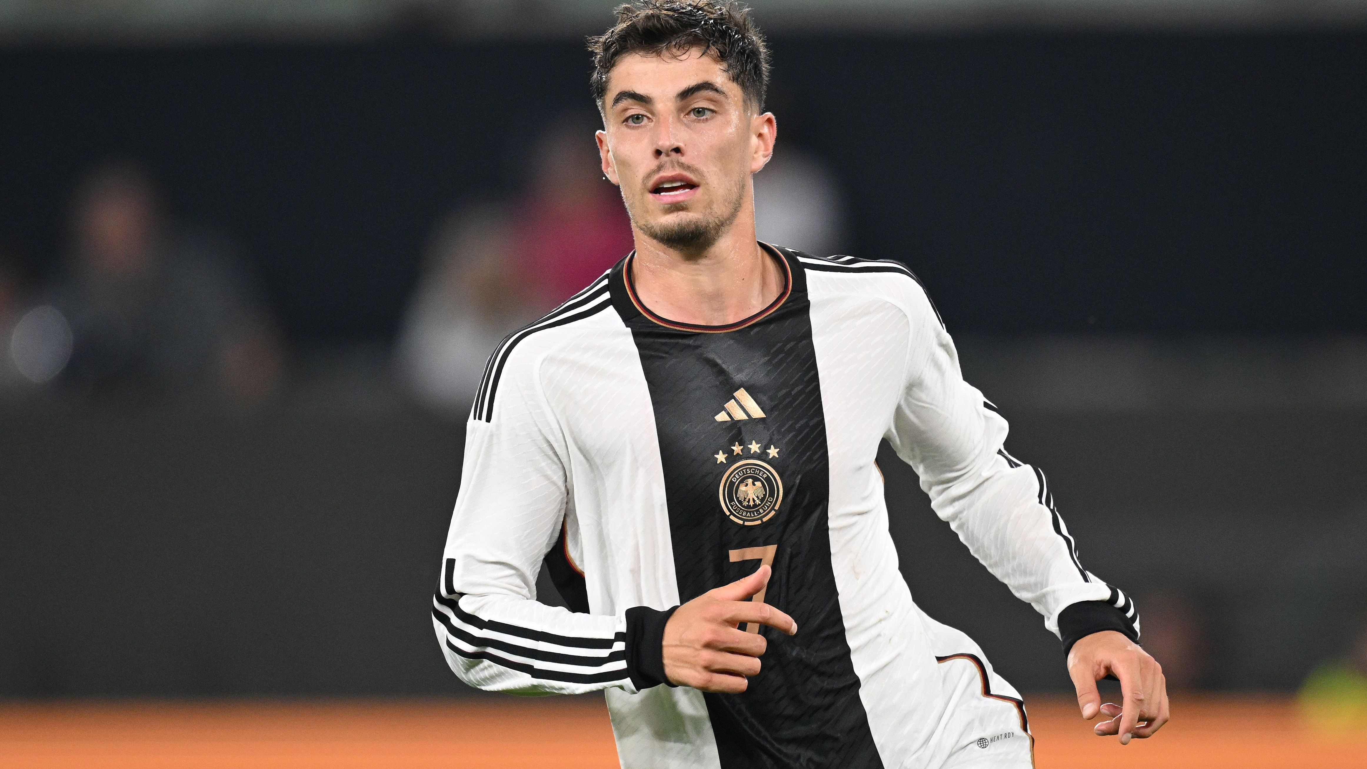 <strong>Verlierer: Kai Havertz</strong><br>Für Kai Havertz könnte es mit Blick auf die DFB-Startelf eng werden. Der 24-Jährige, der bei seinem neuen Klub FC Arsenal bislang auch enttäuschte, durfte in den USA nur ein Mal als Joker ran. Als Mittelstürmer sieht ihn Nagelsmann ohnehin nicht und in der offensiven Mittelfeldreihe haben sich mit Wirtz, Musiala und Sane drei Havertz-Konkurrenten erst einmal festgespielt.&nbsp;