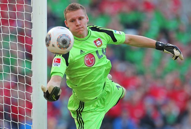 
                <strong>TOP: Bernd Leno</strong><br>
                Der 22 Jahre alte Schlussmann mutiert zum Matchwinner für die Leverkusener: Bereits in der fünften Minute entschärft er den Elfmeter von Szabolcz Huszti, insgesamt pariert der U21-Nationalkeeper ganze elf Torschüsse. 
              