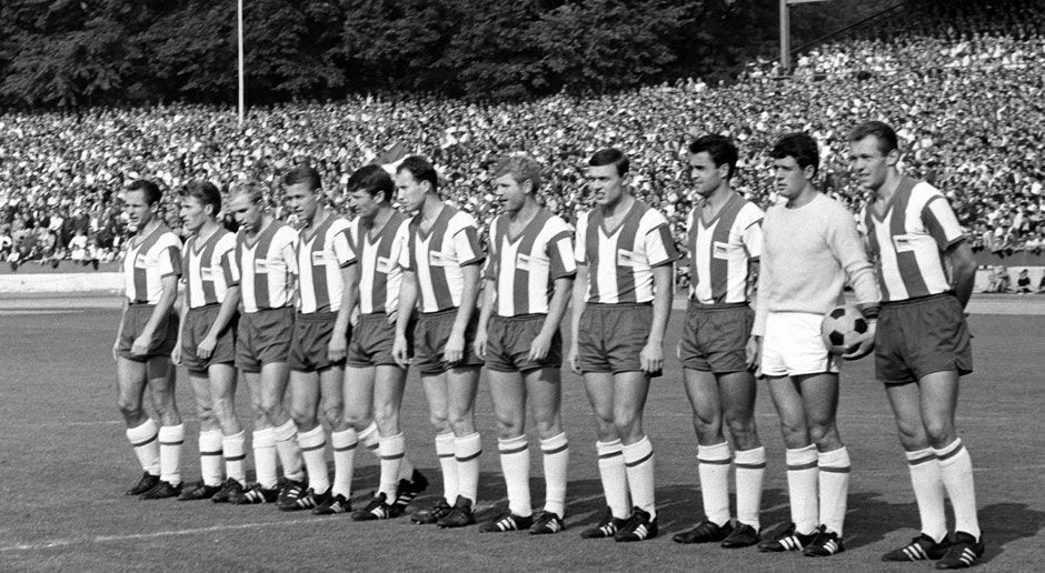 
                <strong>Hertha BSC (1965)</strong><br>
                Verdeckte Gehalts- und Handgelder - die "alte Dame" wird zwei Jahre nach Bundesliga-Gründung in die Regionalliga zwangsversetzt. Erstmalige Rückkehr 1968, 1971 Beteiligung am Bundesliga-Skandal, 1986 Absturz in die Oberliga Berlin. Seit dem sechsten Aufstieg 2013 erstklassig. 
              