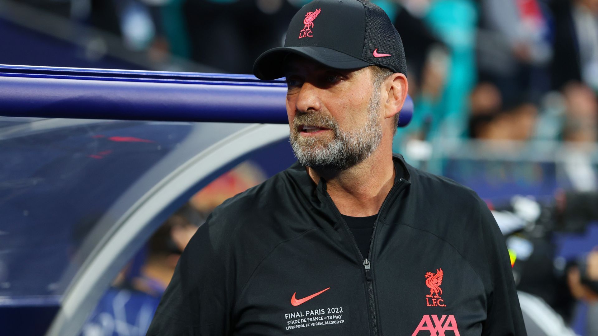
                <strong>Jürgen Klopp</strong><br>
                Wird nicht nur vom verzögerten Anpfiff gestört, sondern auch von der unsicheren Situation um Thiago. Der Spanier verletzt sich beim Aufwärmen, kann aber spielen. Stellt sein Team mutig auf und ein, lässt es von Beginn an stürmen. Wechselt nach dem Rückstand Jota ein, der gleich drin ist im Spiel und für Gefahr sorgt. Die Wende kann aber auch der Coach nicht vollbringen. ran-Note: 3
              