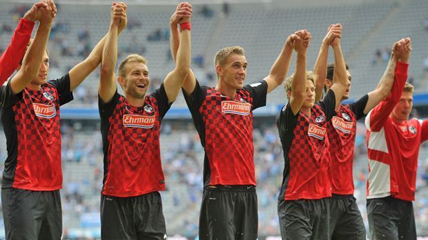 
                <strong>Platz 10: SC Freiburg</strong><br>
                Platz 10: SC Freiburg. Experten der TU Braunschweig haben die stärksten Fußball-Marken Deutschlands ermittelt. Dabei zählen neben sportlichen Erfolgen auch die Sympathie-Werte bei den Fans. Unter die besten zehn Marken schafft es mit dem SC Freiburg direkt ein Zweitligist.
              
