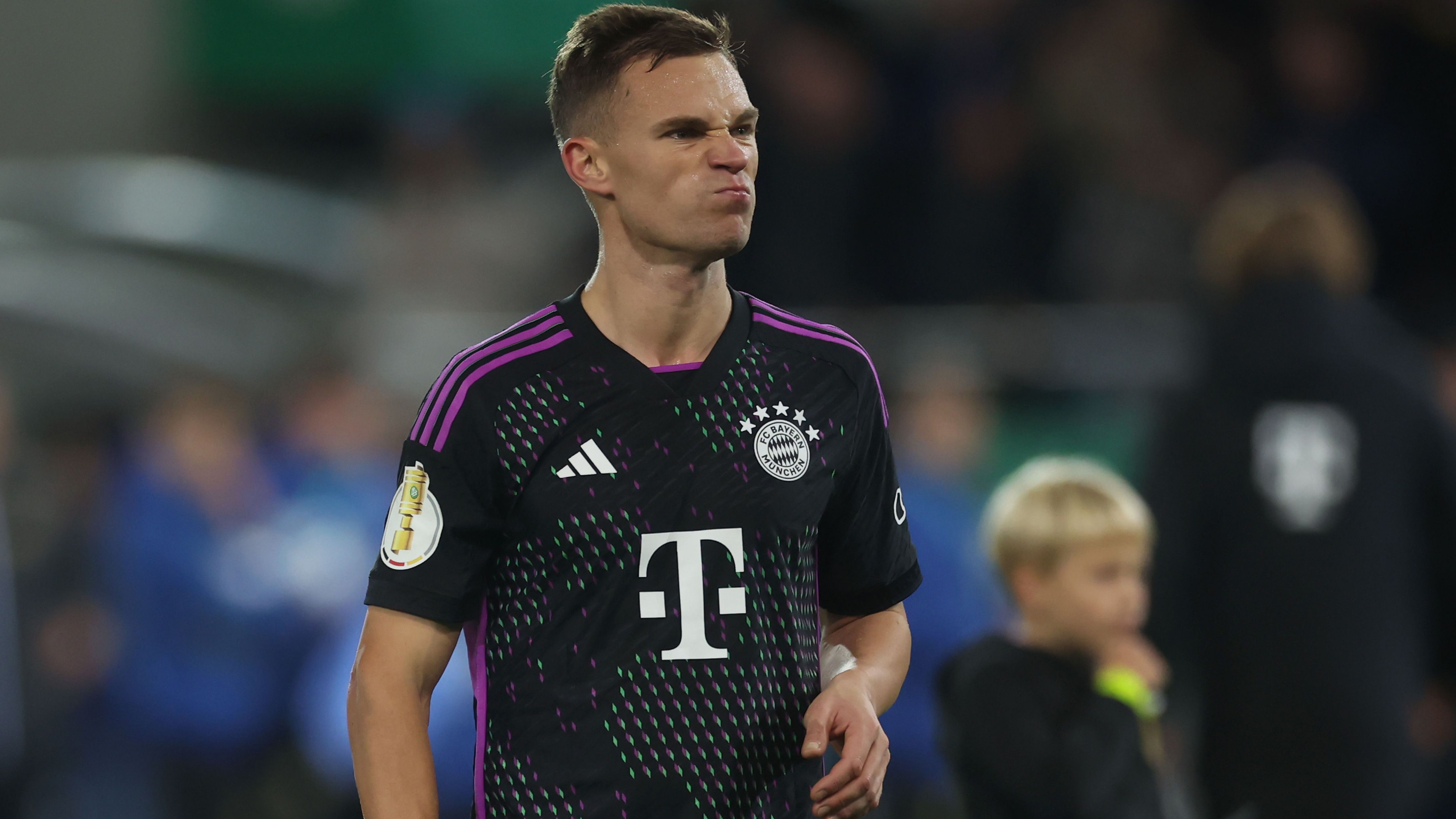 <strong>Joshua Kimmich (Vertrag bis 2025)</strong><br>Der Rummel um seine Person sorgt immer wieder für Gerüchte. Laut verschiedenen Medienberichten sollen vor allem Manchester City und der FC Barcelona die Situation des DFB-Stars genau beobachten. Eine Verlängerung ist nicht ausgeschlossen, war laut "Sport 1" in der Vergangenheit aber auch schon deutlich wahrscheinlicher.