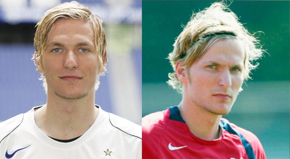 
                <strong>2004</strong><br>
                Die Haare sind inzwischen so lang und ungebändigt, dass der Stürmer (gerade zum Hamburger SV gewechselt) ein Haarband benötigt. 
              