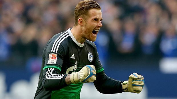 
                <strong>Tor: Ralf Fährmann</strong><br>
                Tor: Ralf Fährmann. Er ist die unumstrittene Nummer eins im Tor auf Schalke - für das Nationalteam spielt er jedoch noch keine Rolle. Das liegt laut Andreas Köpke an der großen Auswahl an Top-Torhütern. Für die aktuellen Länderspiele gegen England und Italien sind Kevin Trapp, Bernd Leno und Marc-Andre ter Stegen hinter Welttorhüter Manuel Neuer nominiert. Der 27-jährige Schalke-Keeper hofft aber weiterhin: "Ich gebe trotzdem nicht auf", sagte er kürzlich. Das darf er auch: Zusammen mit Timo Horn und Loris Karius hat er sich zumindest ins Blickfeld des DFB-Torwarttrainers gespielt. "Alles Torhüter, die in anderen Ländern die Nummer eins sein könnten", urteilt Köpke.
              