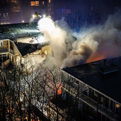 Bei der Explosion eines Wohnhauses in Den Haag werden mindestens vier Menschen verletzt.