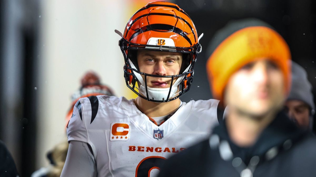 January 4, 2025, Hookstown, Pennsylvania, USA: Cincinnati Bengals quarterback JOE BURROW (9) walks out of the tunnel before the NFL, American Football Herren, USA football game between the Pittsbur...