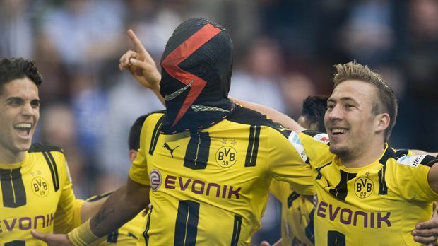 
                <strong>April 2017</strong><br>
                Aubameyang provoziert und brüskiert erneut, diesmal mit einem PR-Jubel. Nach seinem 1:1 im Revierderby gegen Schalke 04 kommt nicht die übliche Batman-Maske zum Einsatz, sondern mit "The Masked Finisher" eine kleine Hommage an seinen Privatsponsor Nike. Angeblich muss er 50.000 Euro Geldstrafe zahlen.
              