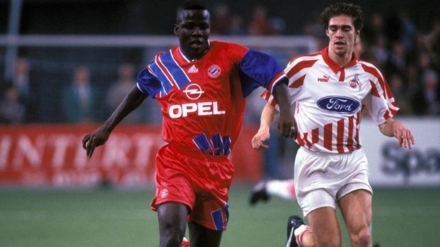 
                <strong>Sammy Kuffour</strong><br>
                Der Ghanaer, 1993 aus Turin gekommen, wechselte in der Saison 1995/96 auf Leihbasis für ein Jahr von München zum damaligen Zweitligisten nach Nürnberg, um dort Spielpraxis zu sammeln. Nach seiner Rückkehr avancierte er nicht nur zum Leistungsträger, sondern aufgrund seiner Persönlichkeit auch zum Publikumsliebling, zum Kultkicker. Er wurde sechsmal Meister, viermal Pokalsieger, holte die Champions League und den Weltpokal.
              