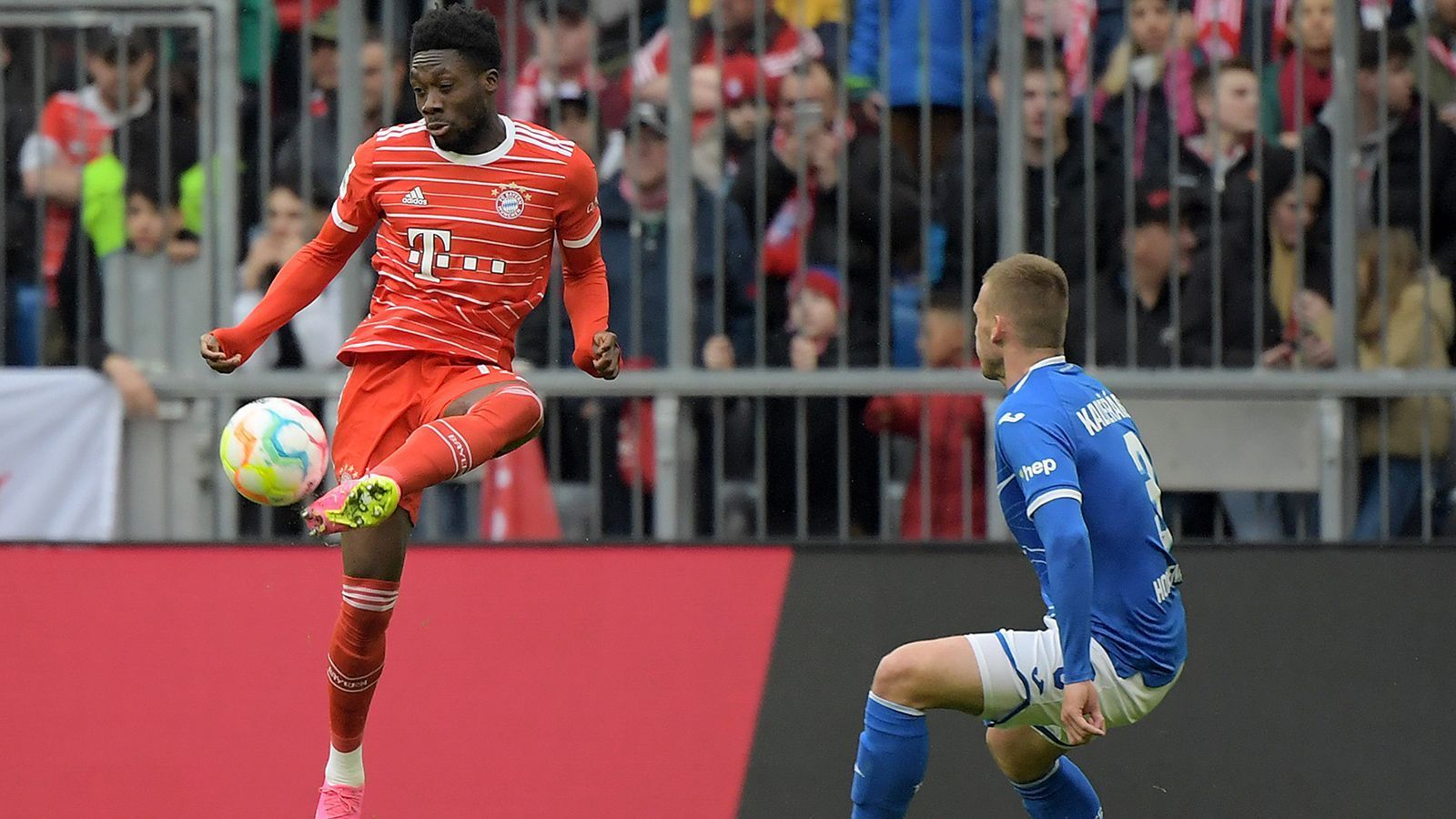 
                <strong>Alphonso Davies</strong><br>
                Kommt in der 60. Minute für Coman. Hält hinten links die Stellung, liefert aber nach vorne keine typischen Alphonso-Davies-Läufe ab.  ran-Note: 4
              