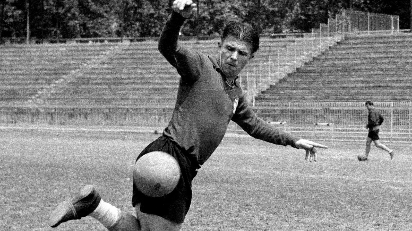 
                <strong>Ferenc Puskas</strong><br>
                Die ungarische Legende prägt mit di Stefano die Ära in den 60er Jahren, traf in 221 Spielen 191 Mal. Ist der bis dato beste Spieler seines Landes und gehört zu den ganz Großen in der reichhaltigen Historie Reals.
              