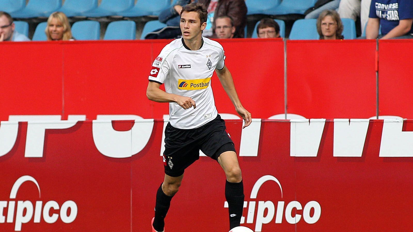 
                <strong>Platz 7: Branimir Hrgota (Borussia Mönchengladbach)</strong><br>
                20 Jahre 119 Tage: beim 4:2 gegen den 1. FSV Mainz 05 am 11.5.2013.
              