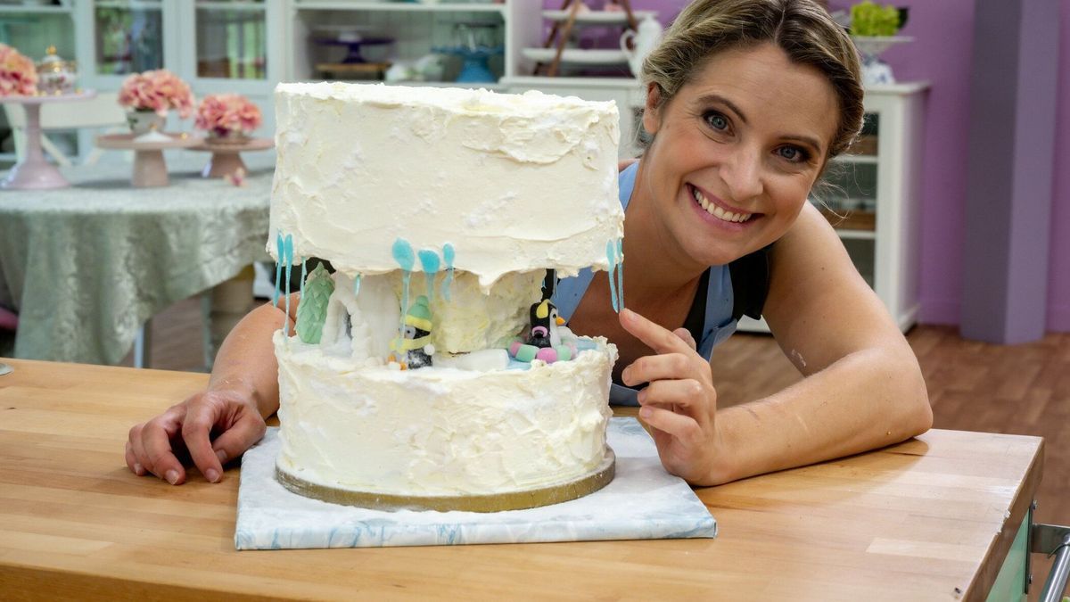 Sandras Torte "Väterchen Frost" im Halbfinale von "Das große Backen" 2024.