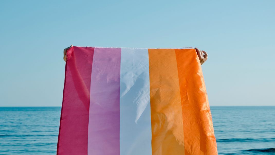 Die "Community Flag" oder "Lesbian Pride Flag" hat schon einige Re-Designs hinter sich.