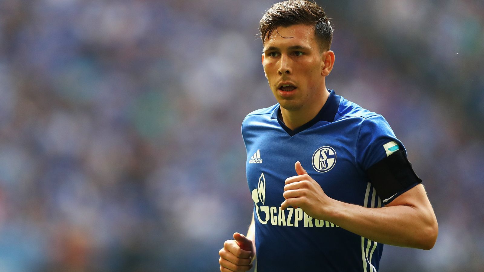 
                <strong>Pierre-Emile Höjbjerg</strong><br>
                Der Däne Pierre-Emile Höjbjerg war 2015/16 vom FC Bayern an die Schalker ausgeliehen worden. Höjbjerg lief insgesamt 23 Mal für die Knappen in der Bundesliga auf, blieb aber weder auf Schalke noch bei den Bayern, sondern ging im Sommer 2016 zum FC Southampton. Bei den "Saints" steht der Nationalspieler immer noch unter Vertrag.
              