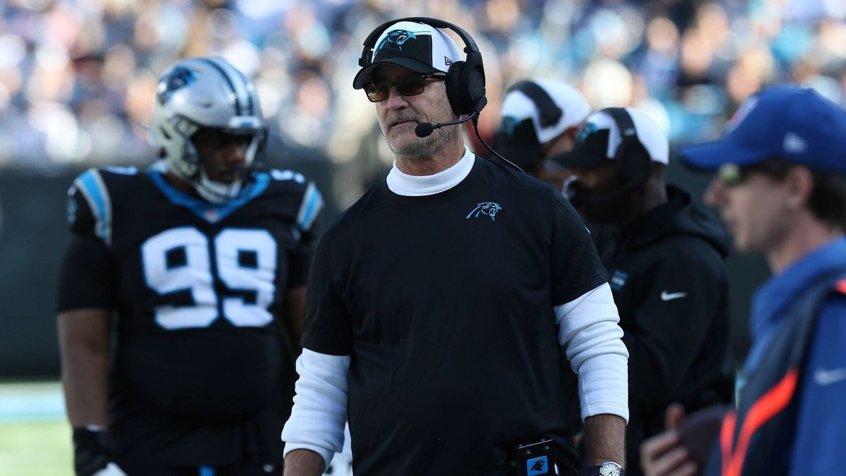 CHARLOTTE, NC - NOVEMBER 19: Carolina Panthers head coach Frank Reich on the sidelines during an NFL, American Football Herren, USA football game between the Dallas Cowboys and the Carolina Panther...