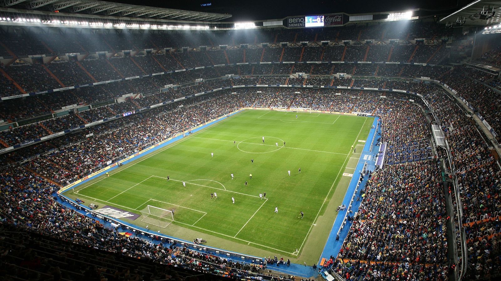 
                <strong>5. Estadio Santiago Bernabeu (Real Madrid)</strong><br>
                Kapazität: 81.044
              