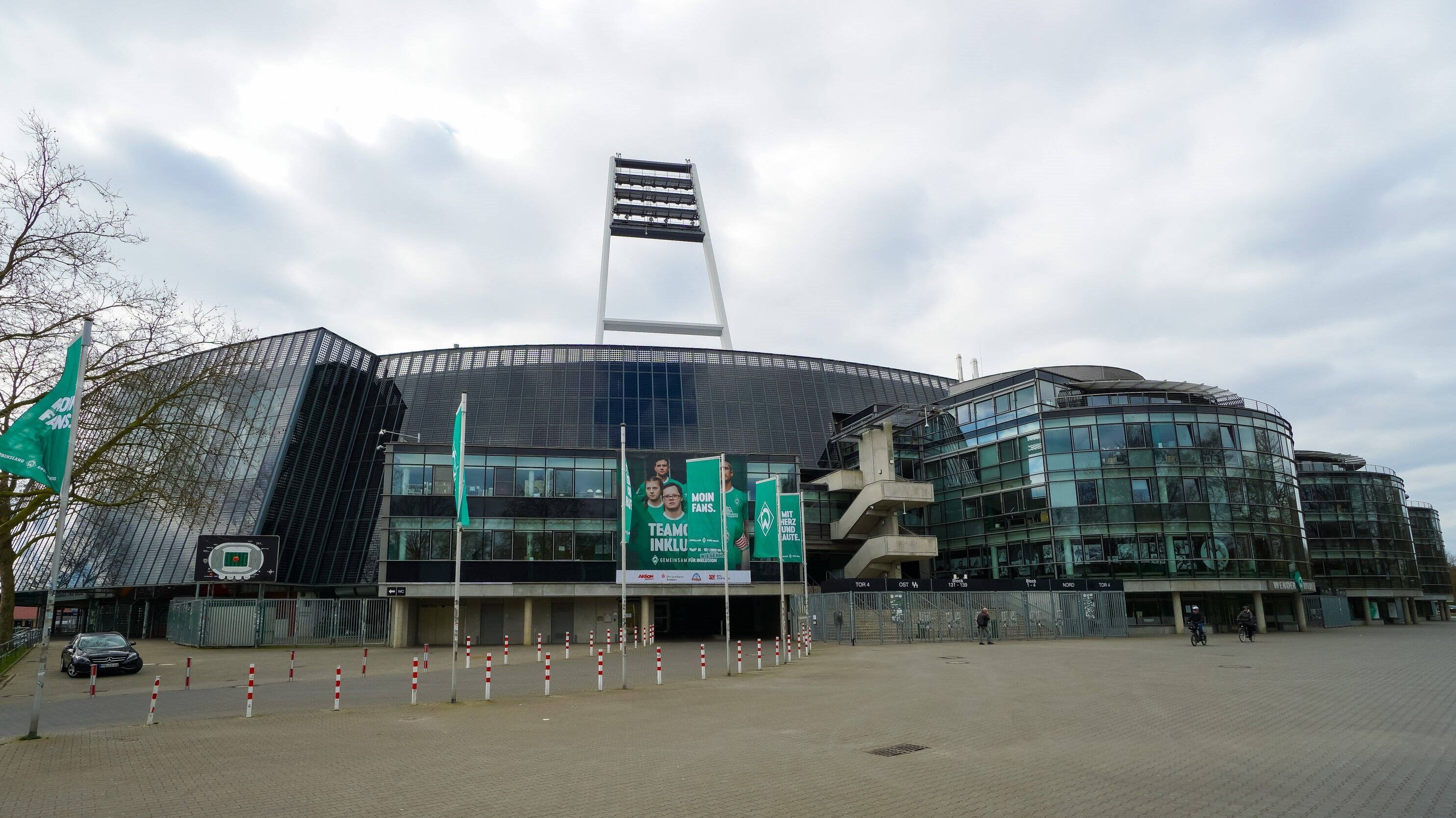 
                <strong>Wohninvest Weserstadion</strong><br>
                Verein: Werder Bremen Erstes Spiel: 1930 (bis 2019 Weserstadion)
              
