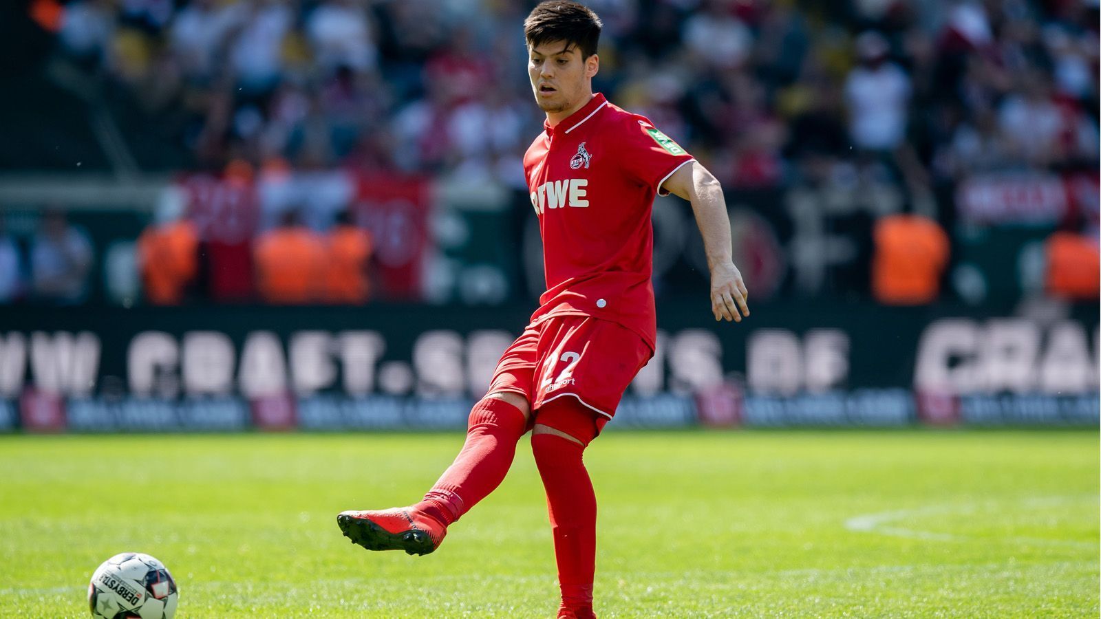 
                <strong>Jorge Mere (1. FC Köln) </strong><br>
                Der 22-jährige Spanier gilt als Spieler mit riesigem Potential, doch die Entwicklung des FC-Verteidigers stagnierte zuletzt. Nach seinem Wechsel zum FC erlebte Mere eine Horror-Saison in der Bundesliga, die im Abstieg endete. Unter Trainer Achim Beierlorzer könnte er zum Abwehrchef avancieren.
              