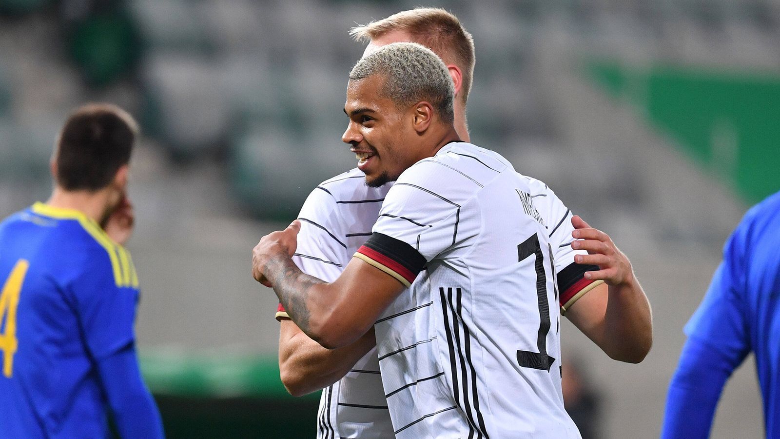 
                <strong>EM-Quali: Die deutsche U21 in der Einzelkritik</strong><br>
                Die deutsche U21-Nationalmannschaft schlägt Bosnien-Herzegowina in der U21-EM-Qualifikation mit 1:0 und sichert sich dank der Pleite von Belgien in Moldau die Tabellenführung in der Gruppe - die U21-EM 2021 ist mit noch einem ausstehenden Quali-Spiel somit in greifbarer Nähe. ran.de hat den Auftritt der DFB-Junioren in Fürth benotet.
              