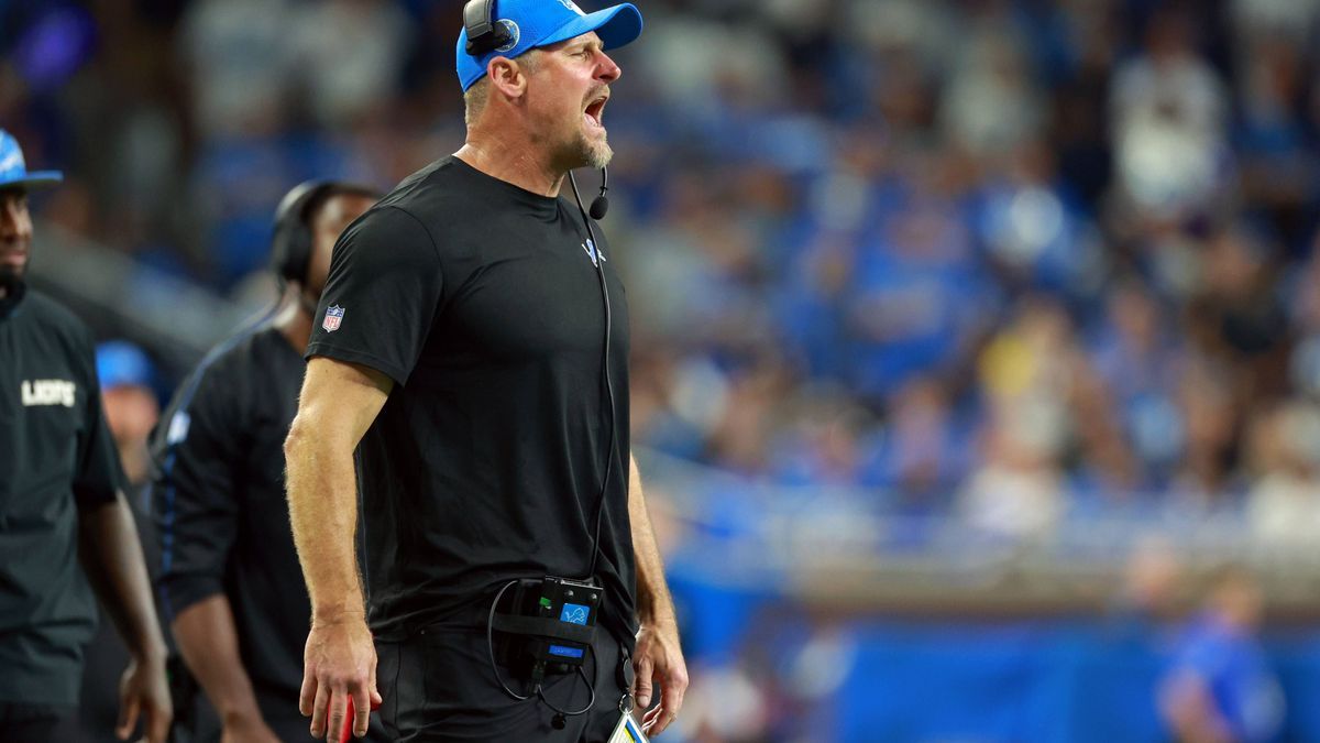 Los Angeles Rams vs. Detroit Lions DETROIT,MICHIGAN-SEPTEMBER 8: Detroit Lions head coach Dan Campbell calls out during a game between the Detroit Lions and the Los Angeles Rams in Detroit, Michiga...