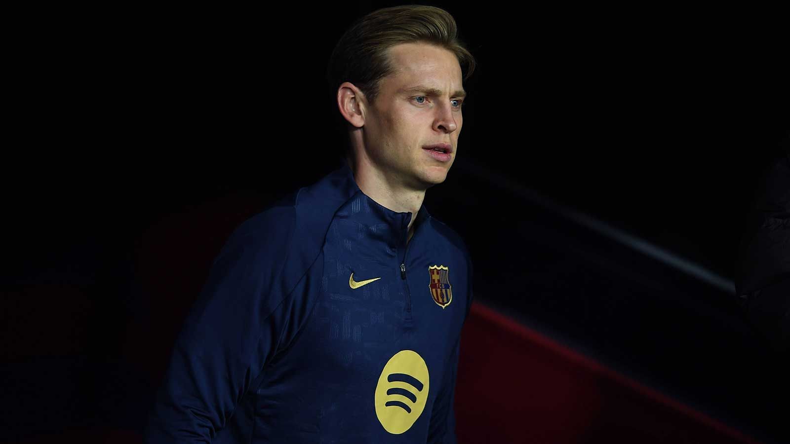 <strong>Frenkie de Jong (FC Barcelona)</strong><br>Sollte de Jong im Sommer auf den Markt kommen, dürften einige Top-Klubs an einer Verpflichtung interessiert sein. Auch der FC Bayern soll die Situation um de Jong bei Barca beobachten. S<a href="https://www.ran.de/sports/fussball/champions-league/news/joshua-kimmich-vor-transfer-darum-koennte-der-fc-bayern-seinen-star-verlieren-465319">ollte der Vertragspoker mit Joshua Kimmich</a> kein gutes Ende nehmen und dieser ablösefrei im Sommer gehen, könnten die Bayern bei de Jong als neuen Strippenzieher durchaus ernst machen.