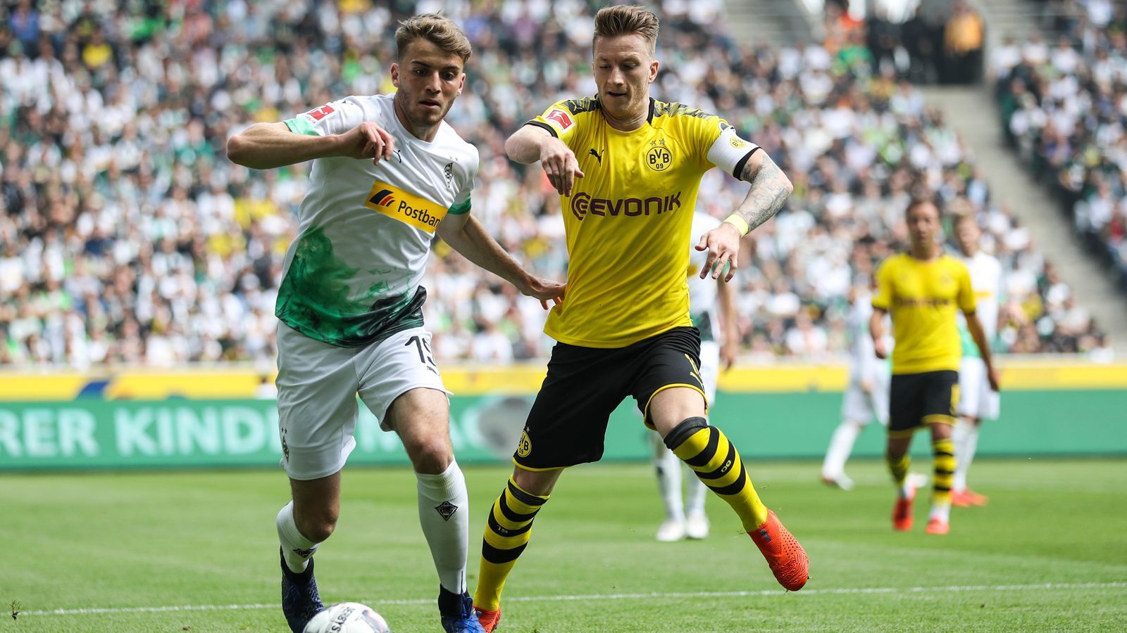 
                <strong>8. Spieltag</strong><br>
                Am 34. Spieltag der Saison 2018/19 gastierte Borussia Dortmund in Mönchengladbach und hoffte durch einen Sieg und Schützenhilfe noch auf den Meistertitel - letztlich vergebens. Am 8. Spieltag der Saison 2019/20 (18.-20. Oktober) treffen die beiden Borussias wieder aufeinander, dieses Mal allerdings in Dortmund - definitiv das Spitzenspiel dieses Spieltages.
              