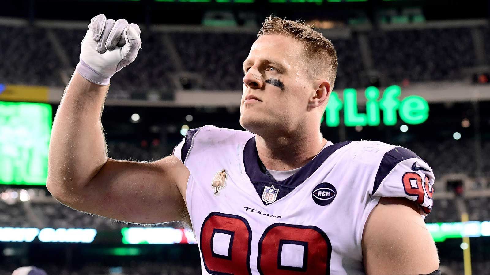 
                <strong>Houston Texans (10-4) 2nd Seed</strong><br>
                Bei den Houston Texans ist noch alles möglich, sogar das Verpassen der Playoffs (dieser Fall ist allerdings sehr unwahrscheinlich). Im Moment liegen die Texaner mit einer Bilanz von 10-4 auf Platz zwei der AFC. Das würde für die Bye-Week am ersten Spieltag der Playoffs reichen. Der Kampf um diesen Platz wird allerdings im Fernduell mit den New England Patriots ausgetragen. Sollten die Patriots das kommende Spiel gegen die Bills nicht gewinnen, reicht den Texans ein Unentschieden, um die spielfreie Woche klar zu machen. Unabhängig von anderen Ergebnissen: Ein Sieg reicht aus, um in den Playoffs ein Heimspiel zu haben. Nächste Gegner: at Philadelphia, vs. Jacksonville
              