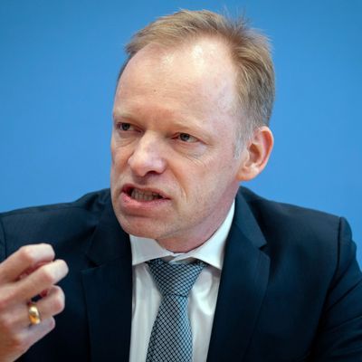 Clemens Fuest, Präsident des ifo Instituts, bei einer Pressekonferenz in Berlin.