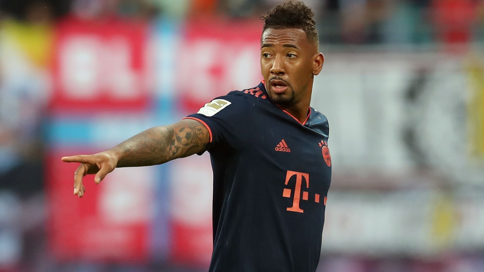 
                <strong>Jerome Boateng</strong><br>
                Im ersten Einsatz unter Flick agiert der Ex-Nationalspieler sehr umsichtig und aufmerksam. Die biederen Belgrader machen es ihm aber auch einfach. Findet auch Zeit für lange Bälle aus der eigenen Hälfte, die meist auch ankommen. ran-Note: 2
              