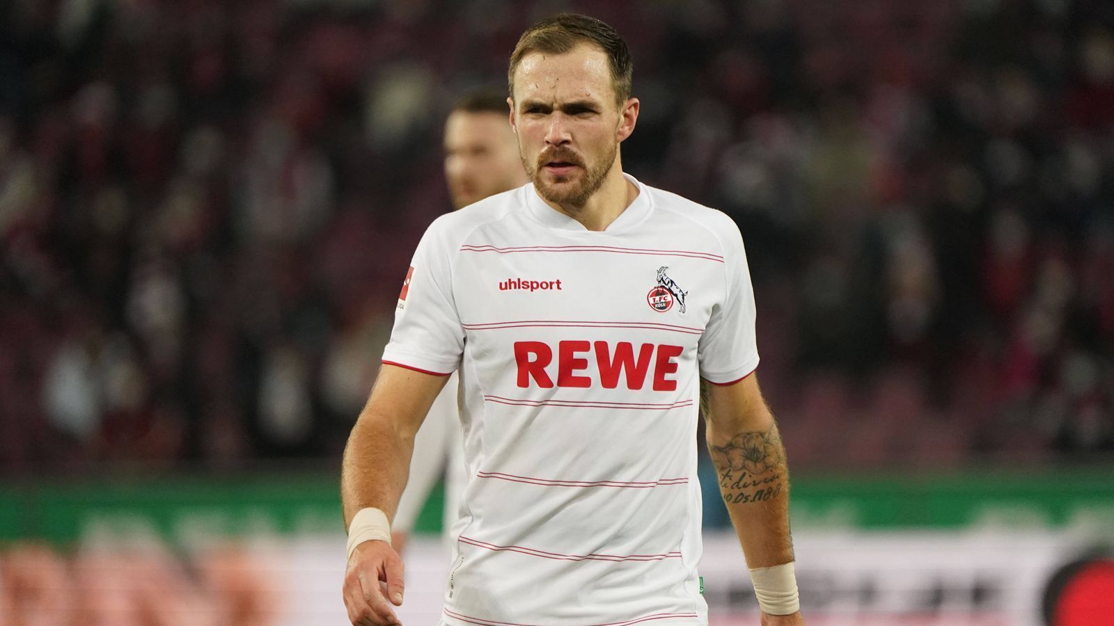 
                <strong>Rafael Czichos (Chicago Fire)</strong><br>
                Und auch Rafael Czichos wechselte kurz nach Beginn des neuen Jahres 2022 vom 1. FC Köln zu Chicago Fire. Der 31-Jährige kam vorher in 18 Spielen in dieser Saison zum Einsatz und war damit der meist eingesetzte Spieler beim 1. FC Köln. Ein halbes Jahr vor Vertragsende wechselt der Linksfuß nun in die USA und erfüllt sich damit einen Traum, wie er nach der Bekanntgabe des Wechsels verriet. In Chicago trifft Czichos mit dem deutschen Flügelstürmer Fabian Herbers auf einen Landsmann, der bereits seit 2018 für Chicago Fire FC spielt. 
              