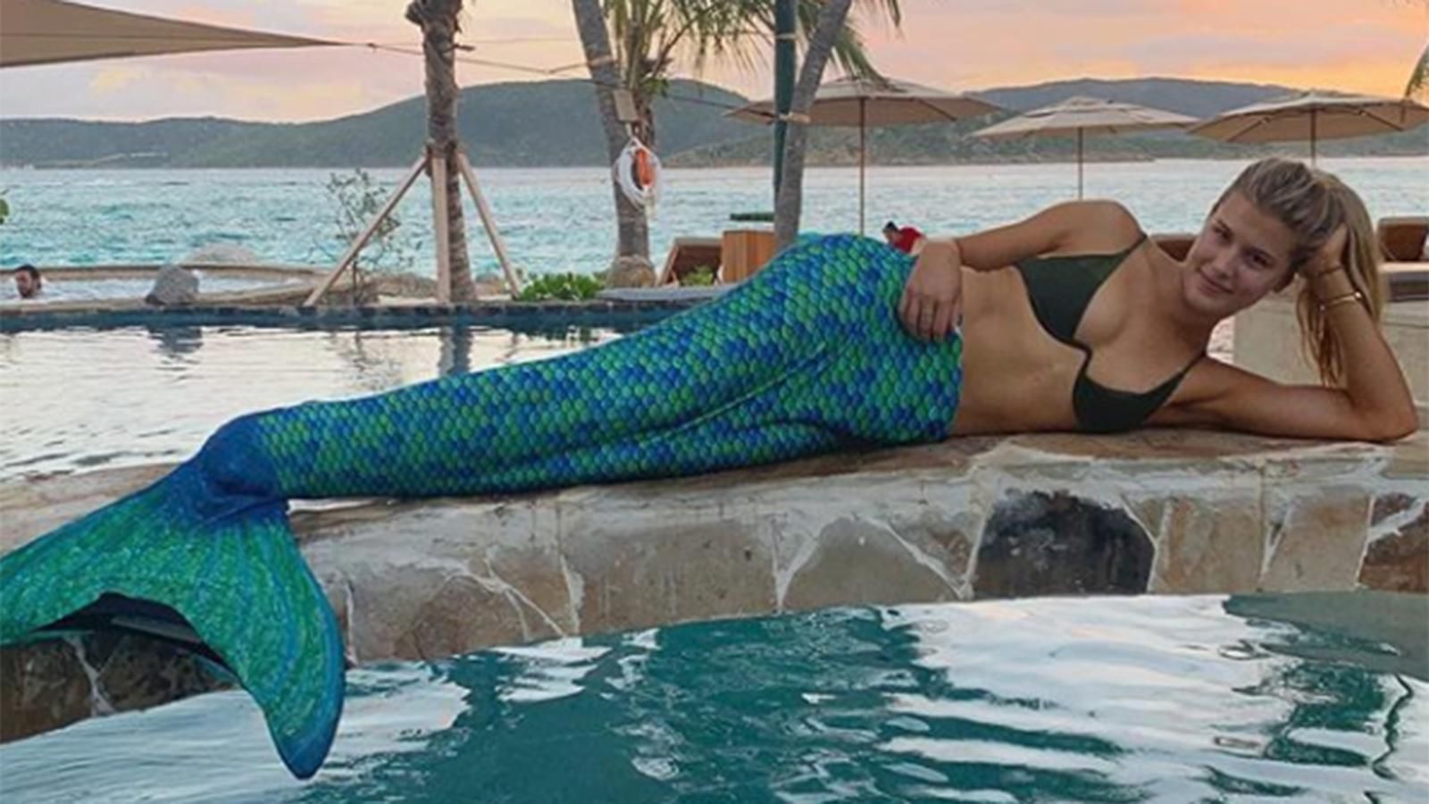 
                <strong>Genie Bouchard</strong><br>
                Die schönste Meerjungfrau im Tennis. Genie Bouchard hat sich eine kleine Auszeit auf Necker Island, der Privatinsel von Milliardär Richard Branson, gegönnt und ist dabei in dieses unfassbare Outfit geschlüpft. 
              