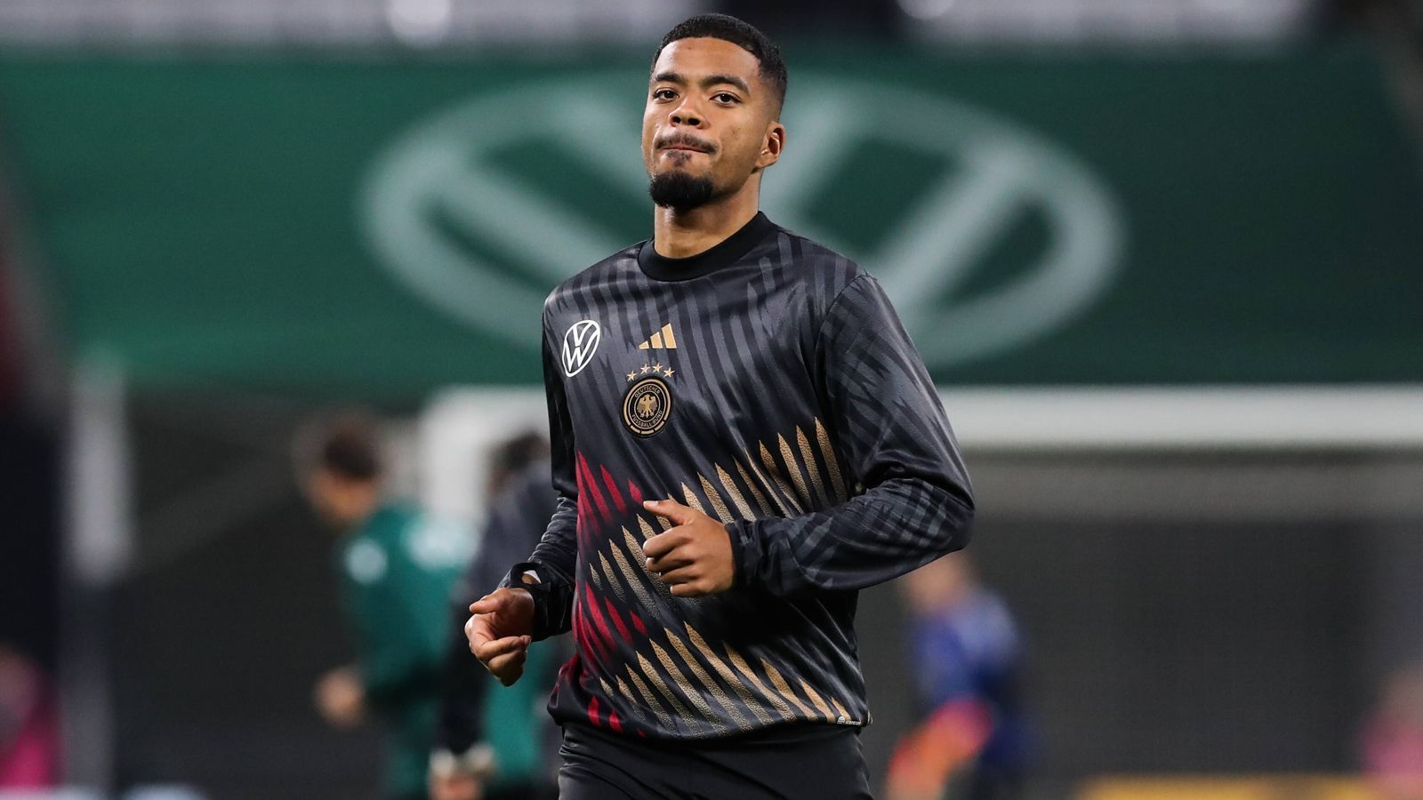 
                <strong>Benjamin Henrichs</strong><br>
                &#x2022; Verein: RB Leipzig<br>&#x2022; Länderspiele: 7<br>&#x2022; Länderspieltore: /<br>&#x2022; Bundesligaspiele: 109<br>
              