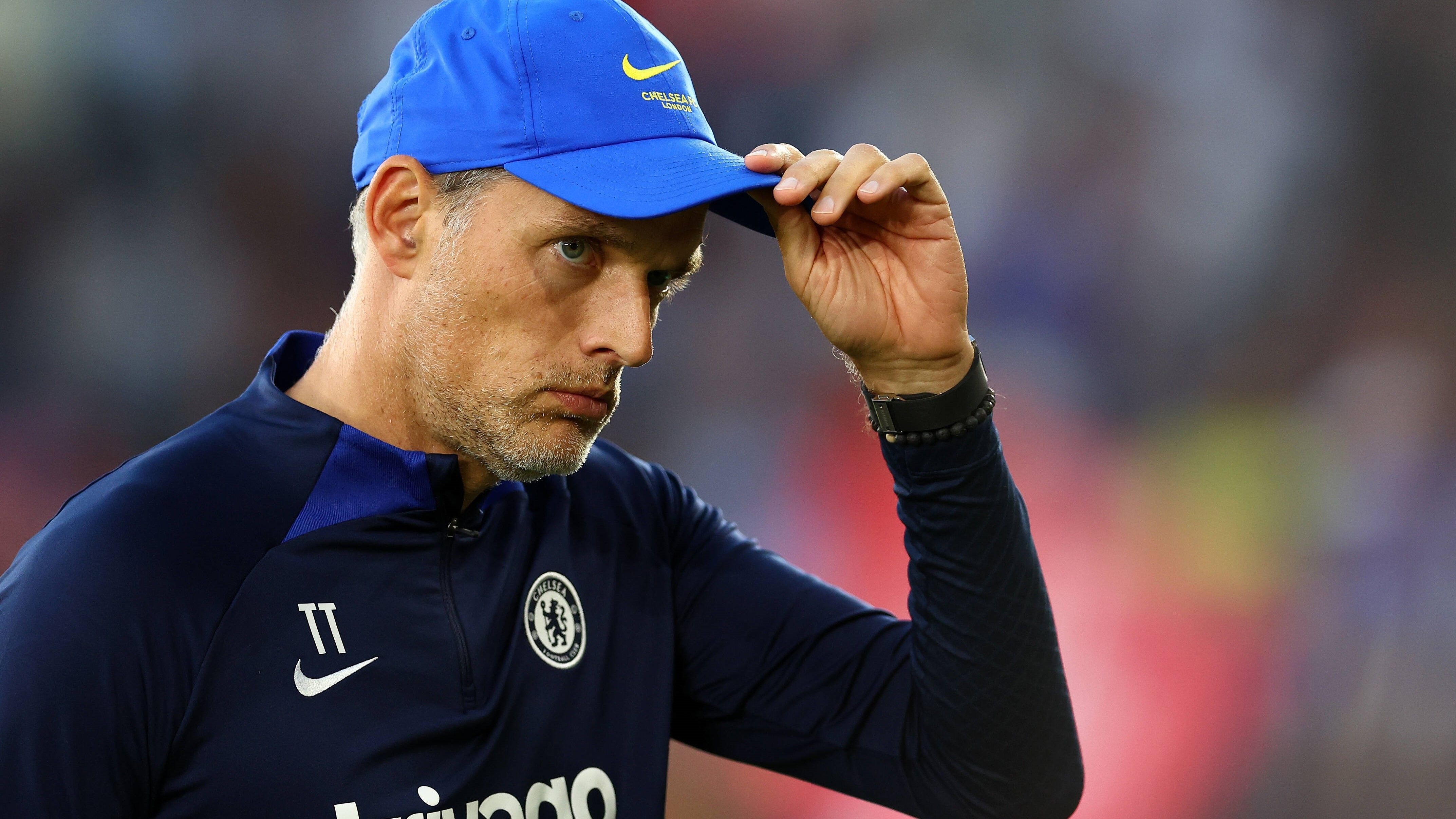 
                <strong>Gruppe E</strong><br>
                &#x2022; FC Chelsea<br>&#x2022; AC Mailand<br>&#x2022; FC Salzburg<br>&#x2022; Dinamo Zagreb<br>Dem Namen nach gehört Chelsea auf Platz eins. Doch die Mannschaft von Thomas Tuchel wirkt unausgewogen und schlecht eingespielt. Zudem wird das Arbeiten in London traditionell immer schwieriger, je länger man da ist. Für Chelsea bleibt deswegen nur die Europa League. Der AC Mailand und der FC Salzburg setzen sich überraschend durch.
              