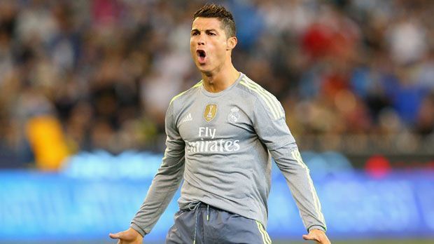 
                <strong>Königlicher Torschützenkönig</strong><br>
                Cristiano Ronaldo jagt weiterhin einen Rekord nach dem anderen. Der Star von Real Madrid knackt am dritten Spieltag einen Vereinsrekord. Nach seinem Fünferpack gegen Espanyol hat er mittlerweile 230 Tore für die "Königlichen" erzielt. Damit löst er Vereinsikone Raul (228) an der Spitze ab.
              