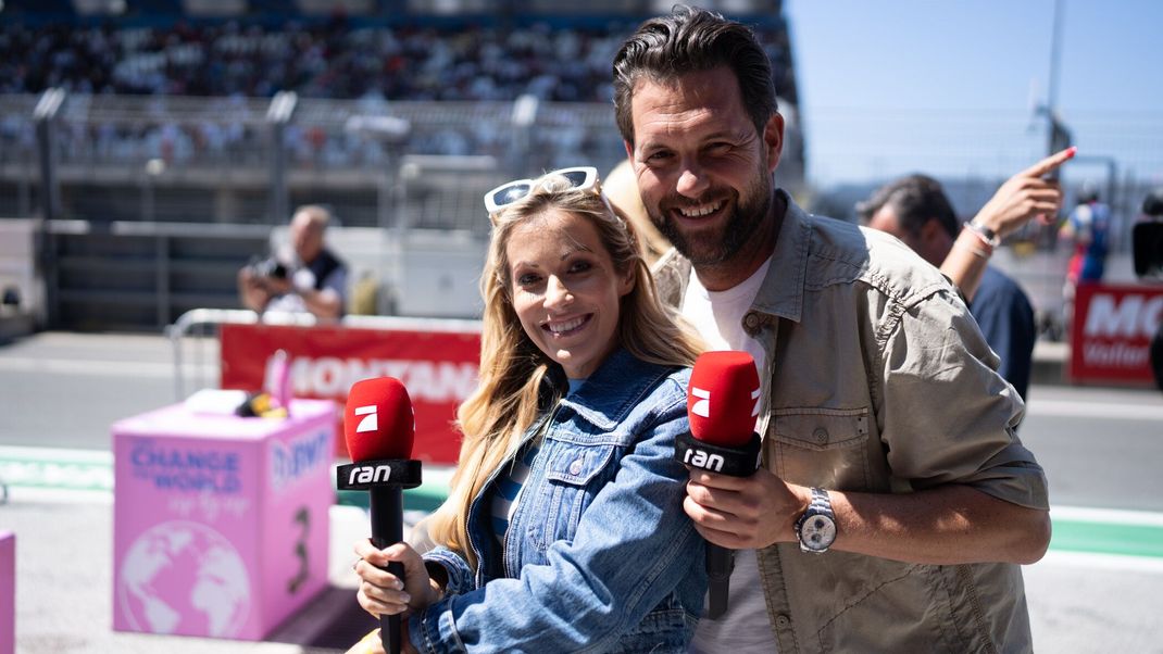 Moderatoren-Duo Andrea Kaiser und Matthias Killing sind für "ran racing" beim DTM-Finale dabei.