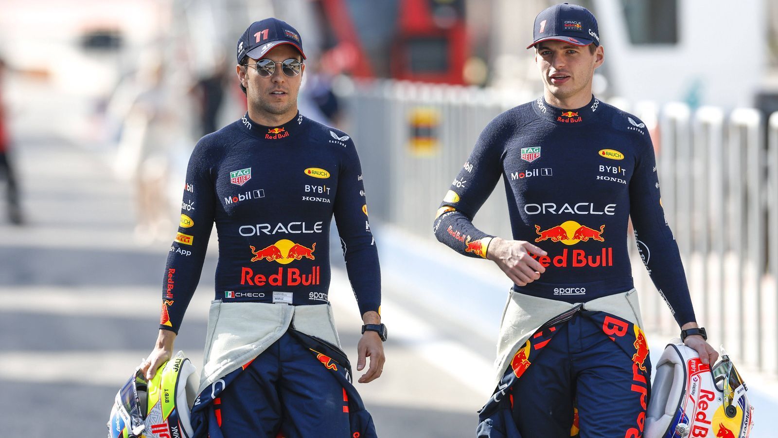 
                <strong>1. Red Bull Racing</strong><br>
                Die Weltmeister sind diejenigen, die es auch 2023 zu schlagen gilt. Die Testfahrten verliefen reibungslos, Max Verstappen und Sergio Perez waren viel und schnell unterwegs. Die Beteiligten hatten es deshalb recht eilig, die Erwartungen etwas herunterzuspielen. Klar ist aber: Verstappen will seinen dritten Titel in Folge. Und auch sein Teamkollege ist zufrieden: "Das Team hat einen außergewöhnlichen Job gemacht", lobte Perez. "Die Fabrik hat über den Winter wirklich hart gearbeitet. Wir haben auf jeden Fall ein gutes Grundauto, mit dem wir arbeiten können."
              