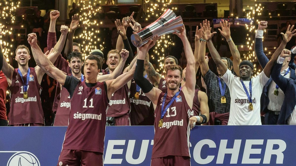 Die Münchner feiern den ersten Meistertitel seit 2019