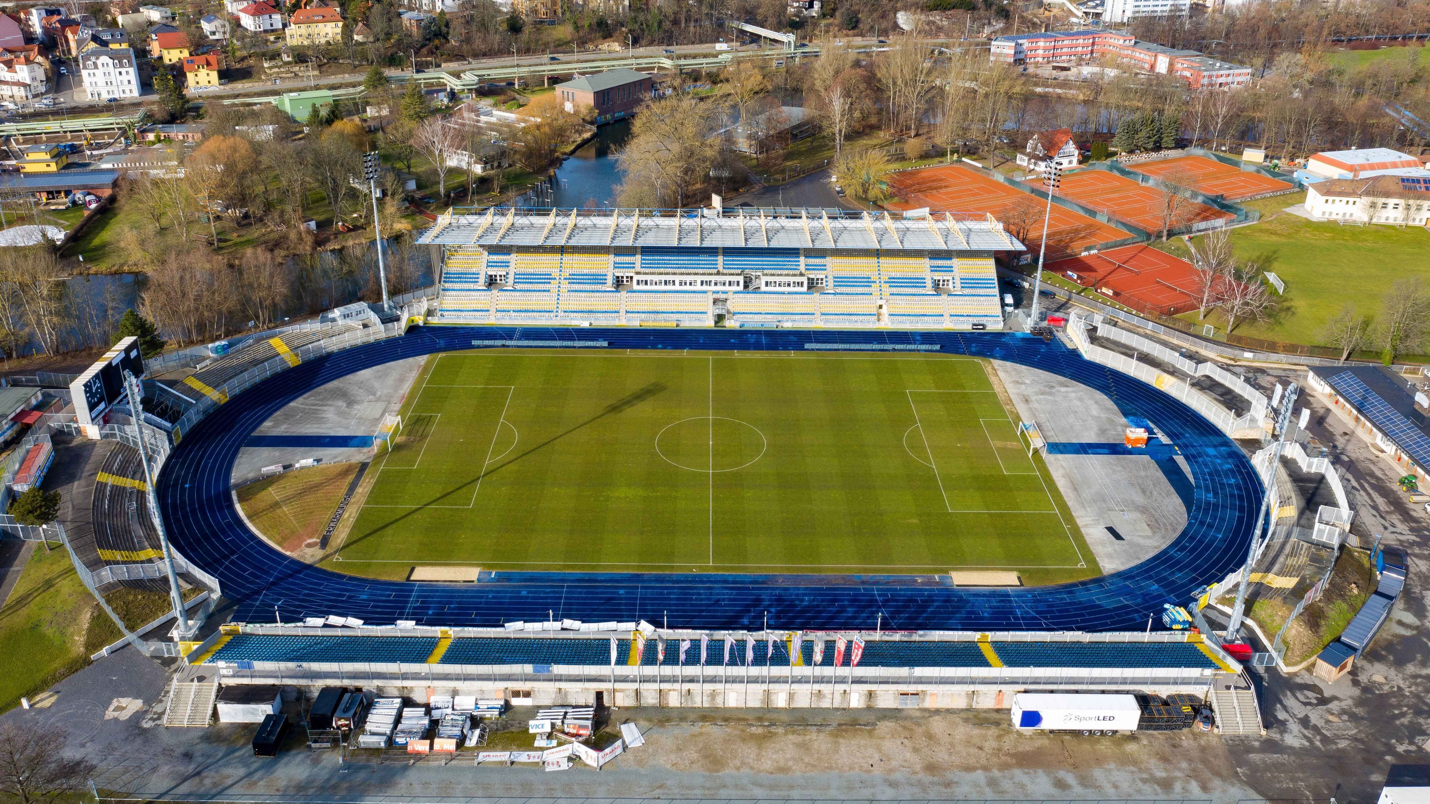 
                <strong>Carl-Zeiss Jena - 1. FC Köln</strong><br>
                Anstoß: Sonntag, 8. August, 15:30 UhrStadion: Ernst-Abbe-SportfeldZuschauer erlaubt: 2.728
              