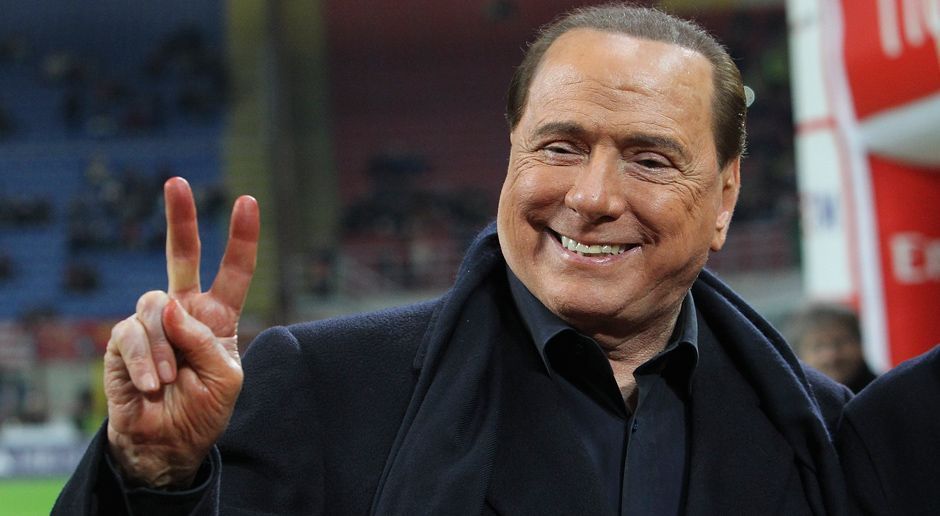 
                <strong>Silvio Berlusconi</strong><br>
                ... Silvio Berlusconi. Zwischen 1986 und 2017 herrschte Berlusconi mit seiner Firma Fininvest über die Rossoneri. Trotz zahlreicher Erfolge bröckelte sein Ansehen zuletzt von Jahr zu Jahr. Die treuesten Fans der Curva Sud hatten mit dem jetzt 80-Jährigen längst abgeschlossen. Nach monatelangen Verhandlungen willigte er im April schlussendlich ein und verkaufte seine Anteile für 520 Millionen Euro. Ein Jahr zuvor erlaubte er sich noch folgenden Scherz: "Die chinesischen Kommunisten haben einst Kinder gegessen. Und denen soll ich den AC Milan geben?"
              