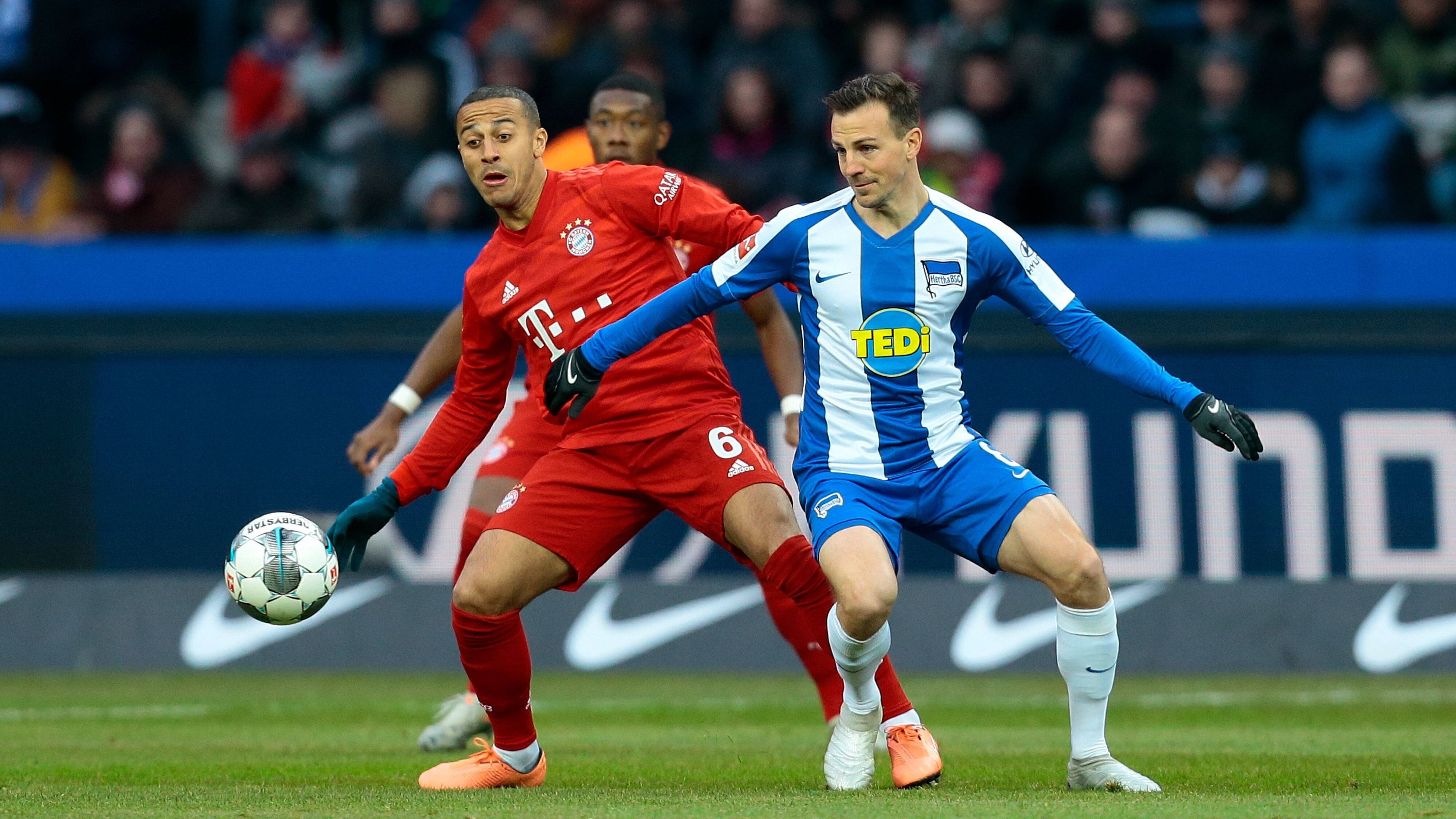 
                <strong>Thiago Alcantara</strong><br>
                Der Katalane streut ein paar sehenswerte Pässe ein und bügelt Herthas Angriffsversuche auch im eigenen Strafraum aus. Manchmal muss er das Heft des Handelns aber noch mehr in die Hand nehmen. Zieht die Zügel in den richtigen Momenten an - so auch bei seinem fulminanten Treffer zum 3:0. ran-Note: 2
              