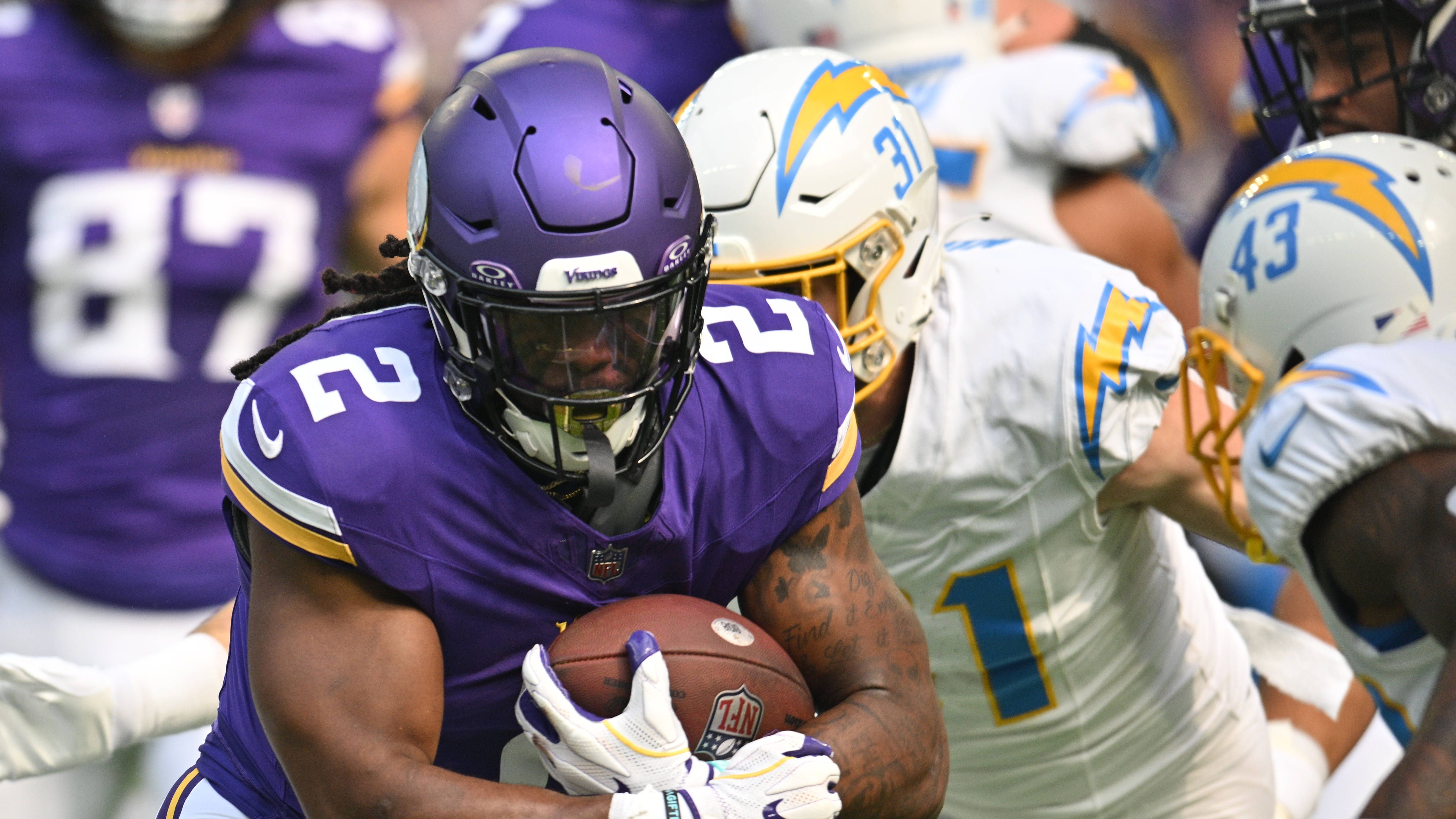 <strong>Minnesota Vikings: Laufspiel</strong><br>Großes Problem bei den Vikings ist das bisher fehlende Laufspiel. Mit 66,3 Yards pro Spiel ist Minnesota Vorletzter in dieser Kategorie. Immerhin: Die Vikings haben vergangene Woche für Running Back Cam Akers getradet. Vielleicht wird Kirk Cousins jetzt etwas entlastet.