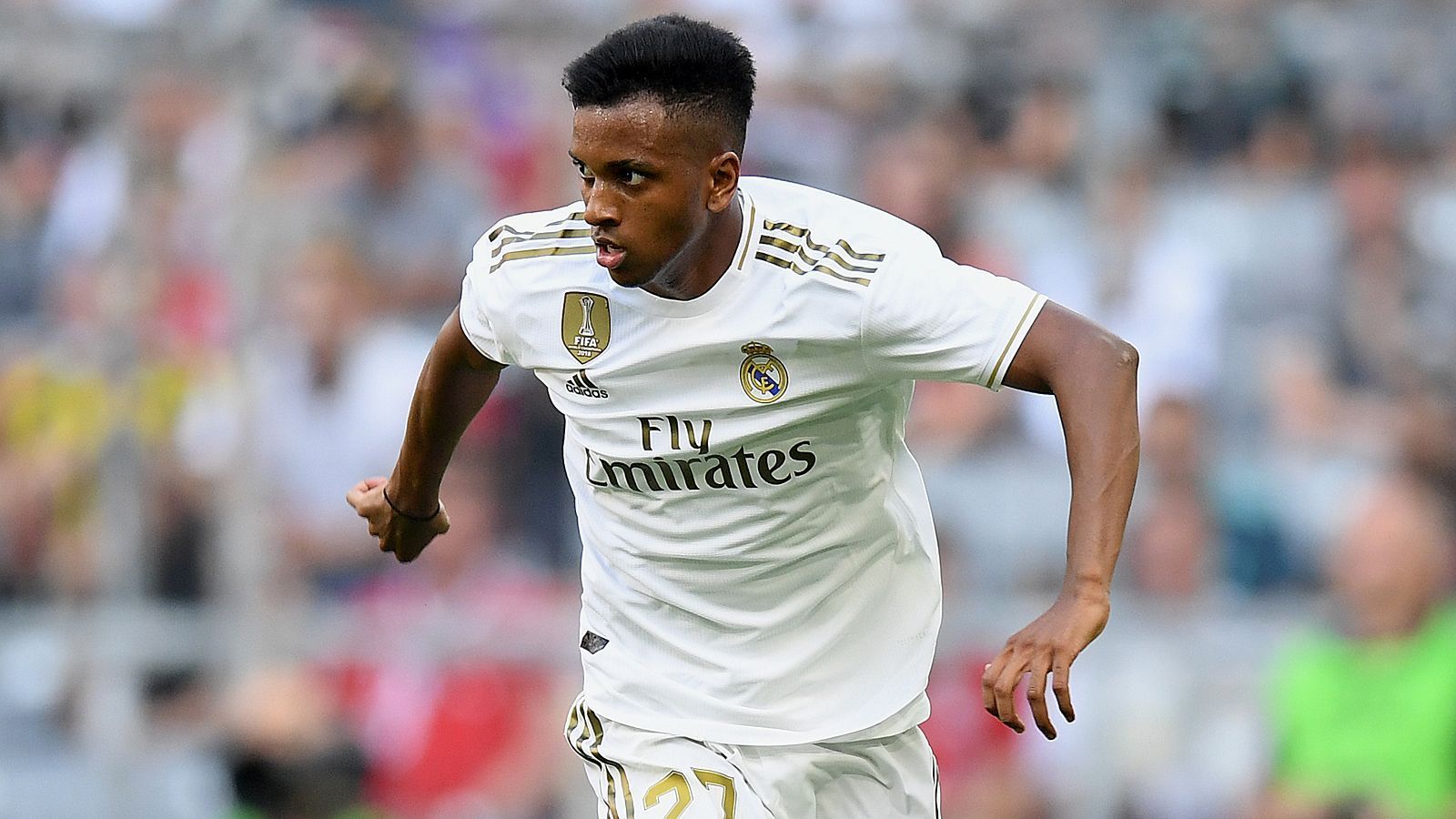 
                <strong>Rodrygo (Real Madrid)</strong><br>
                Mit dem Transfer von Neymar ist es bei Real Madrid in diesem Sommer nicht geworden. Aber die Königlichen können sich damit trösten, ein brasilianisches Juwel in ihren Kader geholt zu haben. Der Stürmer ging wie Neymar beim FC Santos in die Lehre. Er nennt den Angreifer von Paris Saint-Germain sein Vorbild. Real Madrid bezahlte bereits 2018 eine Ablöse von 45 Millionen Euro für Rodrygo, der Stürmer kam aber erst in diesem Sommer in die spanische Hauptstadt, nachdem er 18 geworden ist. Rodrygo ist stark im Dribbling, muss an seinem Abschluss aber noch arbeiten. 
              