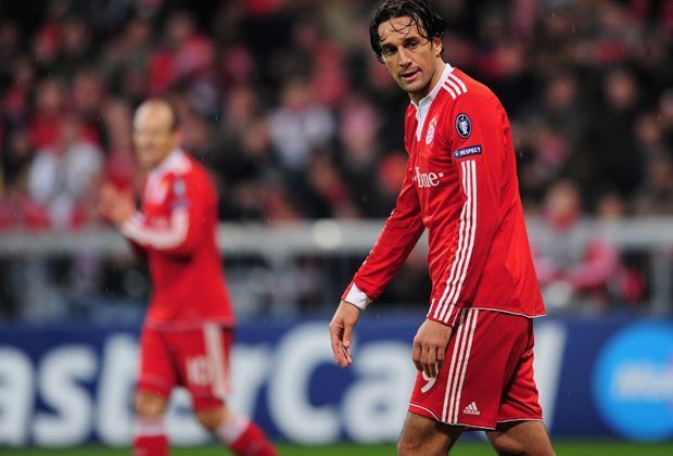 
                <strong>Luca Toni</strong><br>
                Der Weltmeister von 2006 wechselte 2007 vom AC Florenz zu den Bayern. 2007/2008 wurde Toni mit 24 Treffern Torschützenkönig. Heute spielt Toni bei Hellas Verona. 
              